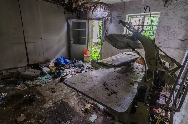 Station Repassage Dans Maison Abandonnée Dans Banlieue Une Ville — Photo