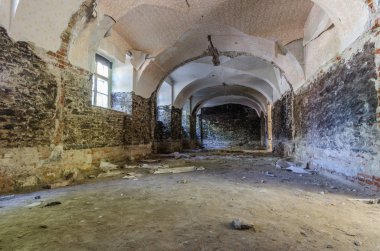 Eski bir kale büyük odada