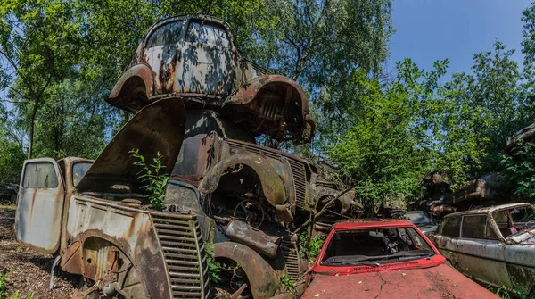 廃品のパノラマ ビューの車 — ストック写真