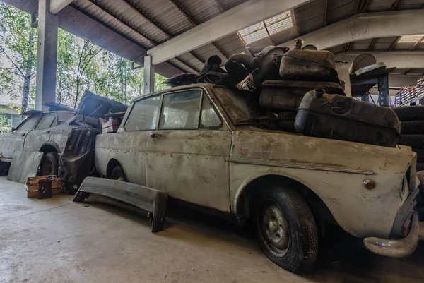 Stary Samochód Dużej Sali — Zdjęcie stockowe
