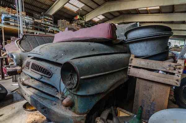 Old Car Parts Big Hall — Stock Photo, Image
