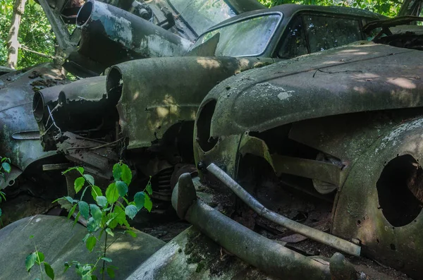 Wszystko Widok Klasyczny Samochód Cmentarzu Samochodu — Zdjęcie stockowe