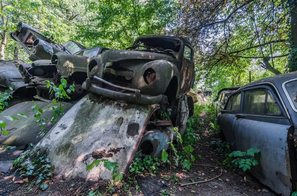 Rusty Cars Stacked Junkyard — Stock Photo, Image