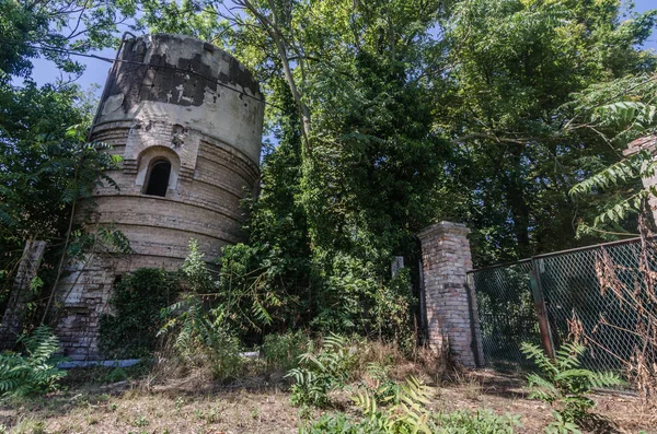 Tuğla Terk Edilmiş Fabrikası Nın Eski Kule — Stok fotoğraf