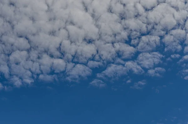 Nuages Flottants Avec Ciel Bleu — Photo