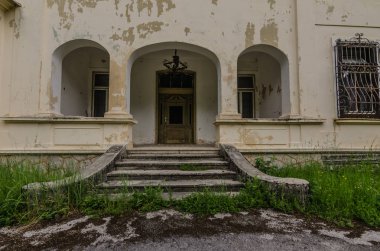 Girişinden dağlar'da bir villa