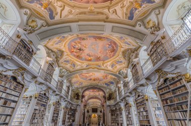 admont abbey kütüphanede tavan dekore edilmiş
