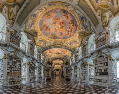 abbey library panorama görünümünde uzun hall