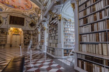 Pek çok kitap admont abbey kitaplığında koleksiyonu