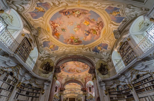 Υψηλή Διακοσμημένη Οροφή Μια Βιβλιοθήκη Αβαείου Admont — Φωτογραφία Αρχείου