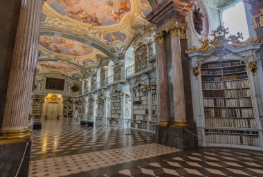 admont abbey kitaplığında uzun sütunlar
