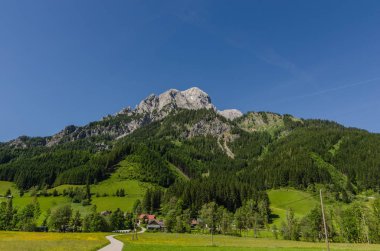 dağ tatil ile küçük bir köy