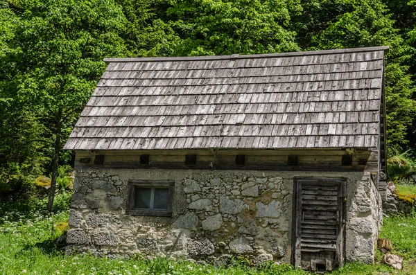 Pequena Casa Pedra Nas Montanhas — Fotografia de Stock