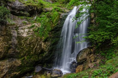 küçük peçe şelale ayrıntı görünümü