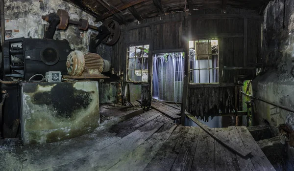 Chambre Avec Machines Cascade Dans Une Ancienne Fonderie — Photo