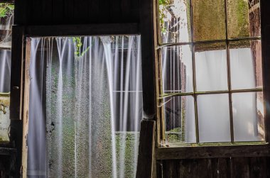 Şelale bir fabrika ayrıntı görünümü