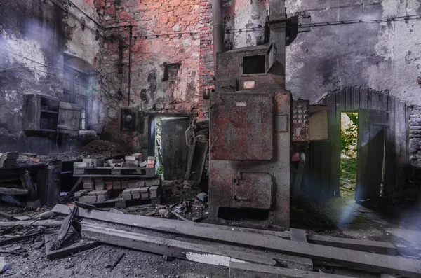 Rostender Ofen Einer Verlassenen Fabrik — Stockfoto