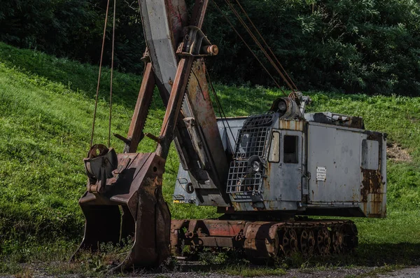 Old excavator on a parking lot detail — Stock Photo, Image