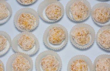 yukarıdan parlak topları görünümü