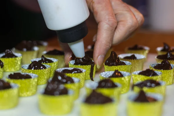 Relleno con chocolate en galletas — Foto de Stock