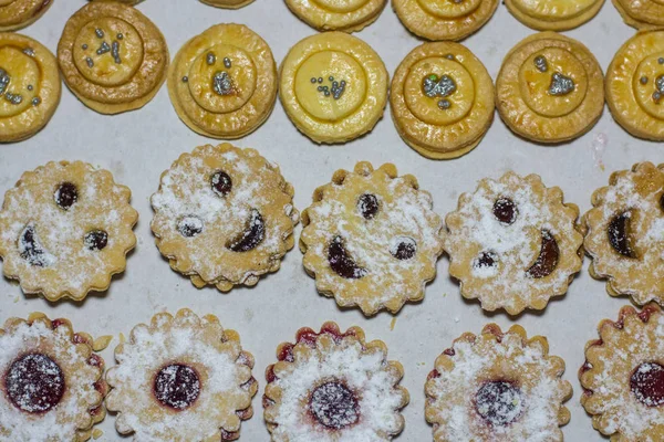 Muchas galletas en la fila — Foto de Stock
