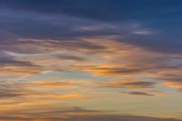 Kolorowe chmury na niebie — Zdjęcie stockowe