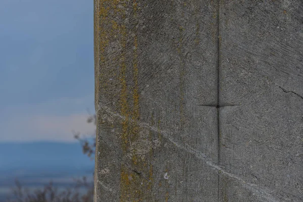 Escultura de pedra com detalhe cruz — Fotografia de Stock