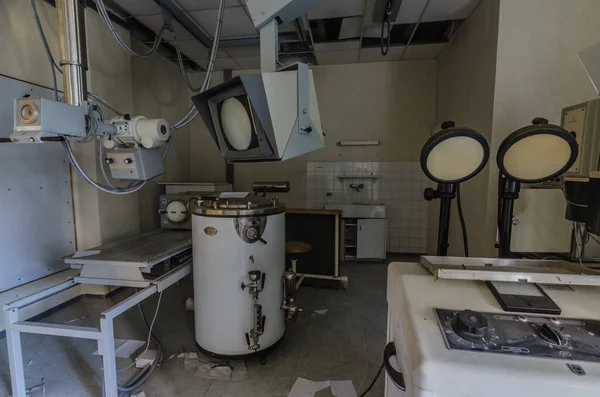 Muchos dispositivos en una sala de rayos X —  Fotos de Stock