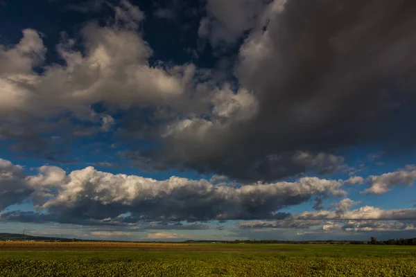 Zwart Wit Wolken Blauwe Lucht — Stockfoto