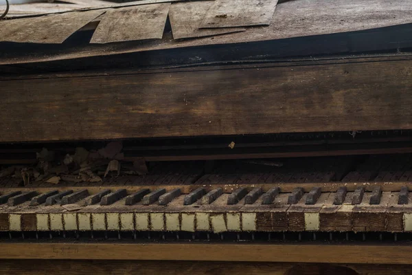 Keys Dusty Piano House Detail View — Stock Photo, Image