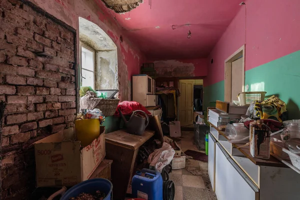 Rózsaszín Zöld Szoba Tárgyakkal Egy Házban Jogdíjmentes Stock Fotók