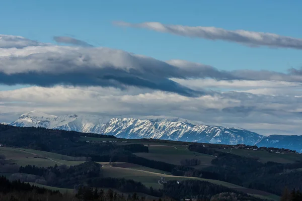 Krajina Horami Sněhem Oblohou Mraky — Stock fotografie