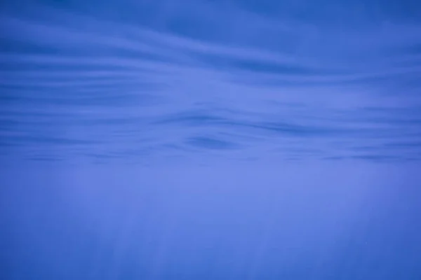 Agua Blanda Azul Con Olas Mientras Bucea Lago —  Fotos de Stock