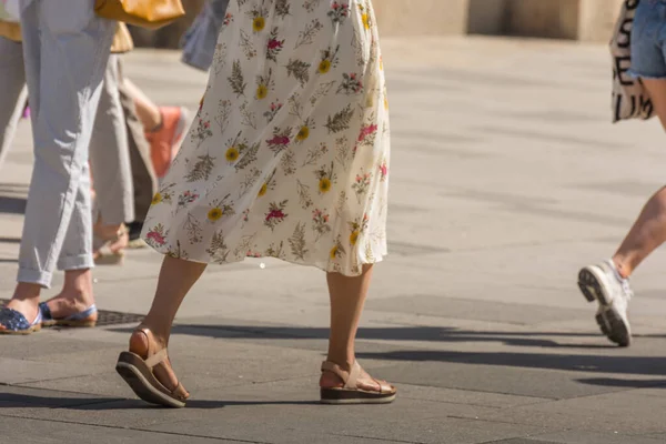 Young Woman Flowery Dress Walks City — Stock Photo, Image