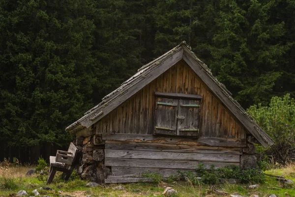 Gammal Trästuga Ett Berg Medan Vandrar — Stockfoto