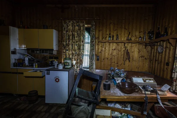 Cocina Marrón Con Objeto Una Casa Abandonada — Foto de Stock