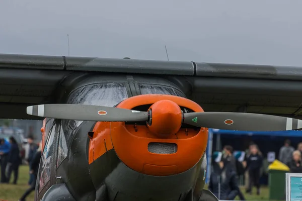 Flugzeug Mit Propeller Und Orangefarbener Frontansicht — Stockfoto