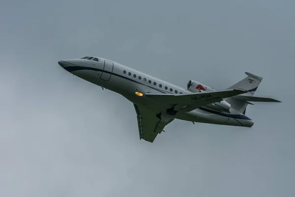 Großflugzeug Und Regenwolken Bei Einer Flugschau Sommer — Stockfoto