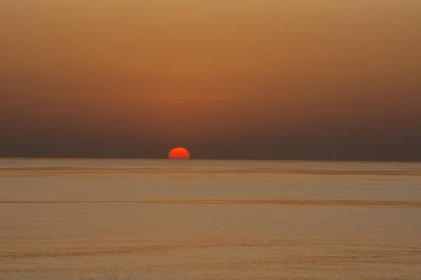 Rode Zon Aan Horizon Van Zee Vakantie Zomer — Stockfoto