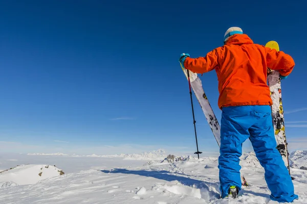 フランスの美しい冬の雪でスイスの有名な山の素晴らしいビューでスキー — ストック写真