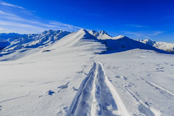 Lyžování Úžasným Výhledem Švýcarské Slavné Hory Krásném Zimním Sněhu Fort — Stock fotografie
