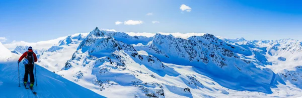Skidåkning Vintern Berg Och Skidåkning Man Toppen Solig Dag Frankrike — Stockfoto
