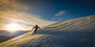 Güzel kış kar Mt Fort swiss ünlü dağlarının muhteşem manzaralı Kayak Ekipmanı. Skituring, backcountry taze toz karda kayak.