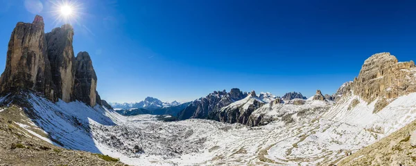 Cime Lavaredo가 이탈리아 유럽에서에서 Dolomites에에서 주위와 Zinnenin 파노라마 — 스톡 사진