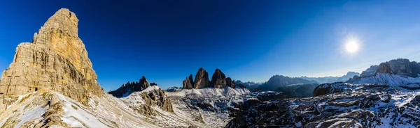 Cime Lavaredo Drei Zinnenin 美丽的全景与周围的秋季风光 在意大利的白云岩 — 图库照片