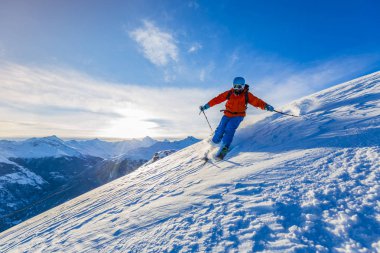 Güzel kış kar Mt Fort swiss ünlü dağlarının muhteşem manzaralı Kayak Ekipmanı. Skituring, backcountry taze toz karda kayak.