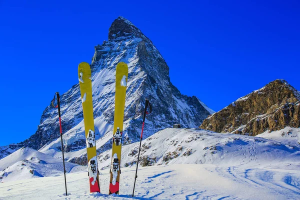 Narty Zima Sezon Góry Ski Touring Backcountry Technika Szczycie Ośnieżonych — Zdjęcie stockowe