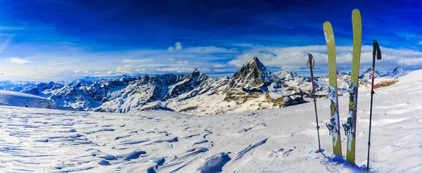 Лыжи Зимний Сезон Горы Лыжные Туры Backcountry Оборудование Вершине Снежных — стоковое фото