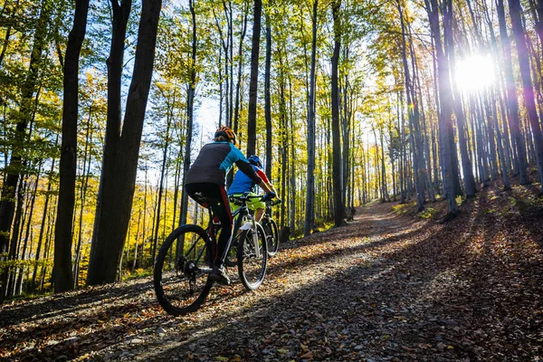 Cycling Woman Man Beskidy Mountains Autumn Forest Landscape Couple Riding — Stock Photo, Image