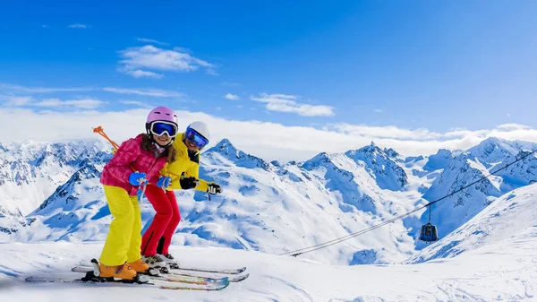 Família Feliz Desfrutando Férias Inverno Nas Montanhas Val Thorens Vales — Fotografia de Stock